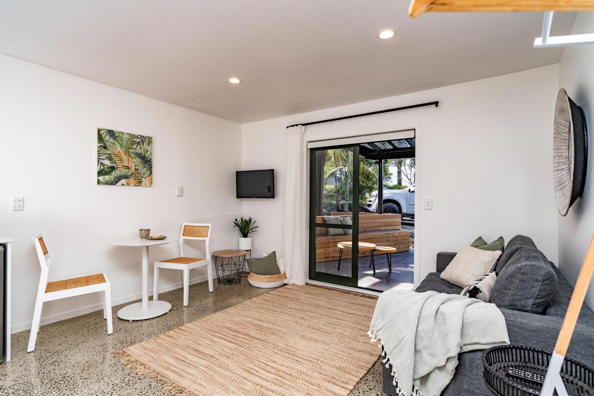 Tui&Nikau Cabins Mangawhai Ruang foto